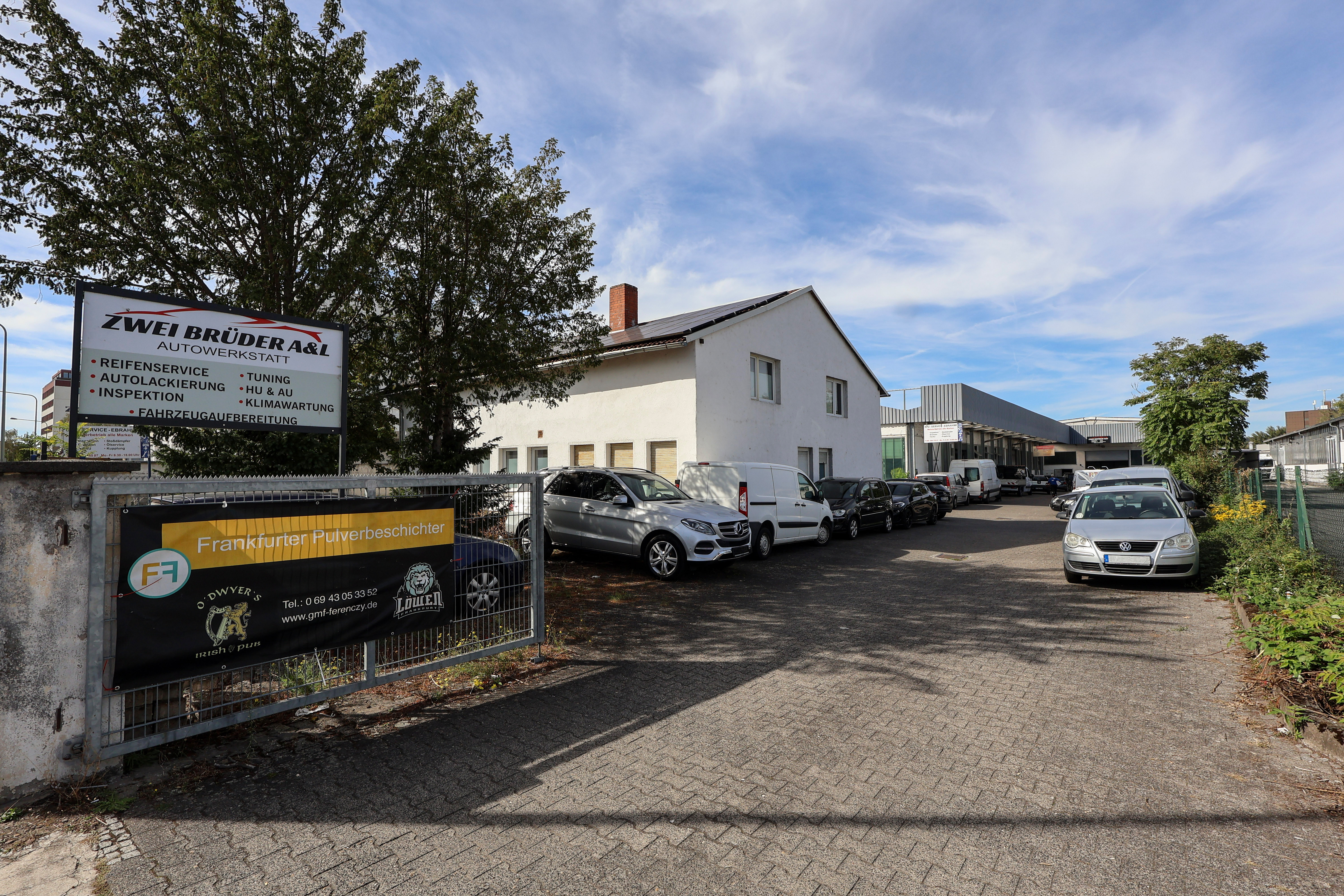 Einfahrt zur Zwei Brüder A&L Autowerkstatt